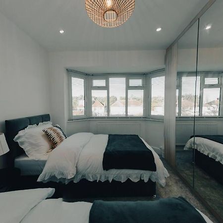 Homely & Peaceful Living Space Morden  외부 사진