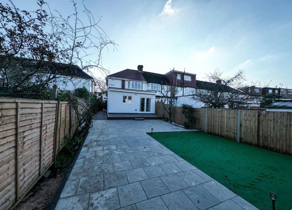 Homely & Peaceful Living Space Morden  외부 사진