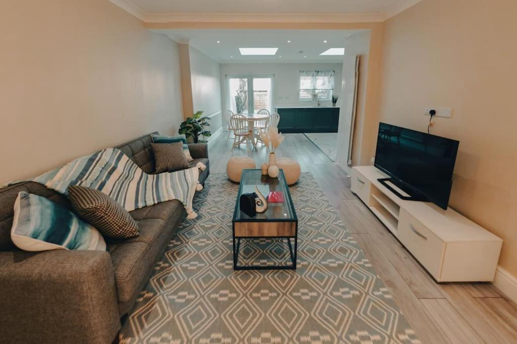 Homely & Peaceful Living Space Morden  외부 사진